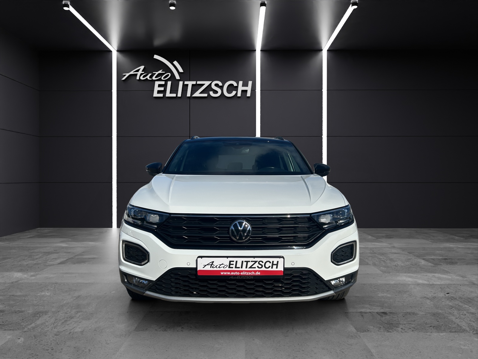 Fahrzeugabbildung Volkswagen T-Roc TSI Sport LED AHK Navi AID ACC RFK SH 18