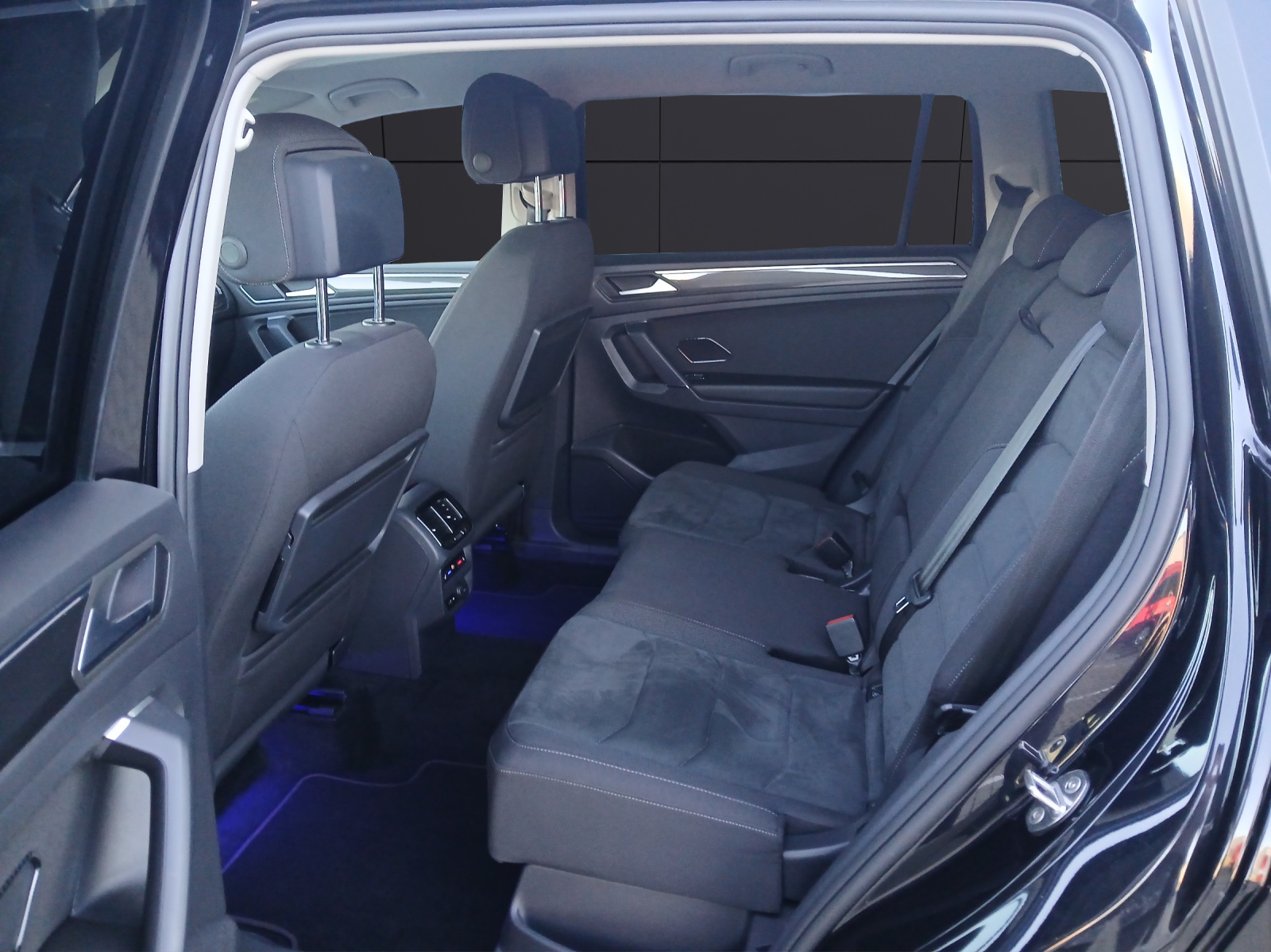 Fahrzeugabbildung Volkswagen Tiguan Allspace TDI Highline DSG 4M R-Line LED AHK Navi HUD AID ACC 360° SH 20