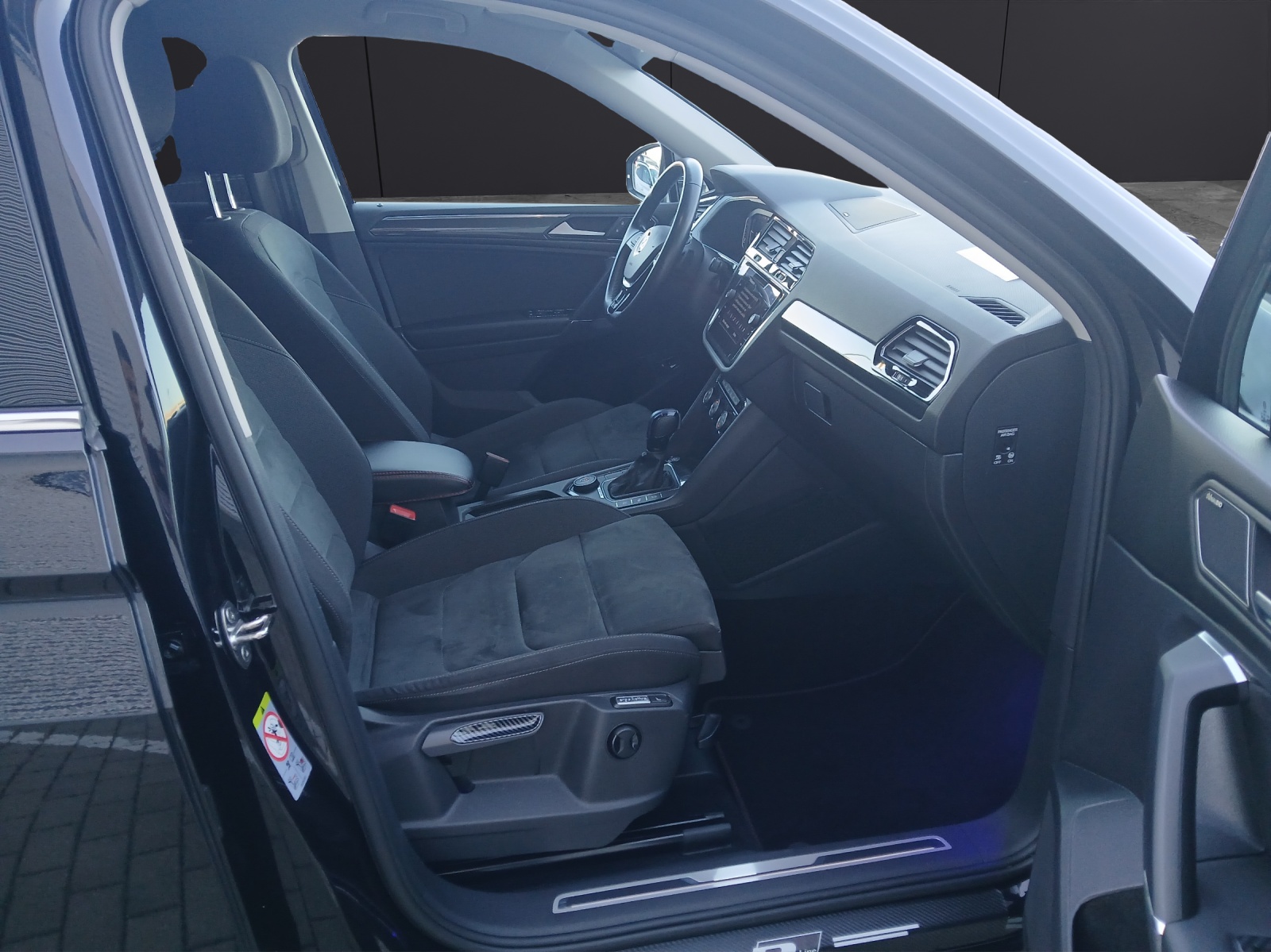 Fahrzeugabbildung Volkswagen Tiguan Allspace TDI Highline DSG 4M R-Line LED AHK Navi HUD AID ACC 360° SH 20