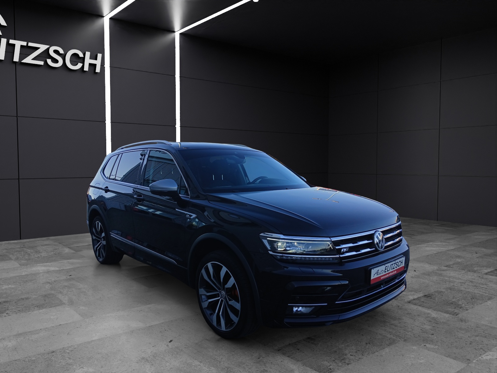 Fahrzeugabbildung Volkswagen Tiguan Allspace TDI Highline DSG 4M R-Line LED AHK Navi HUD AID ACC 360° SH 20
