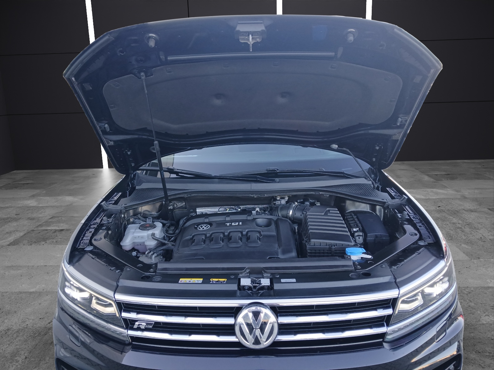 Fahrzeugabbildung Volkswagen Tiguan Allspace TDI Highline DSG 4M R-Line LED AHK Navi HUD AID ACC 360° SH 20