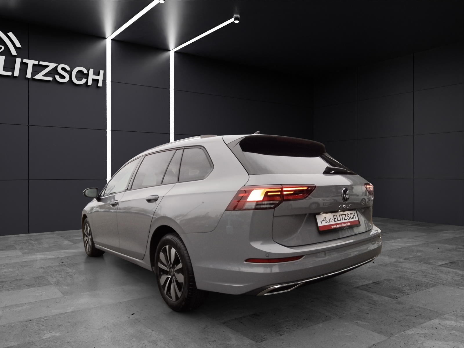 Fahrzeugabbildung Volkswagen Golf VIII Variant TSI Move LED ACC AID NAVI PDC SHZ LM