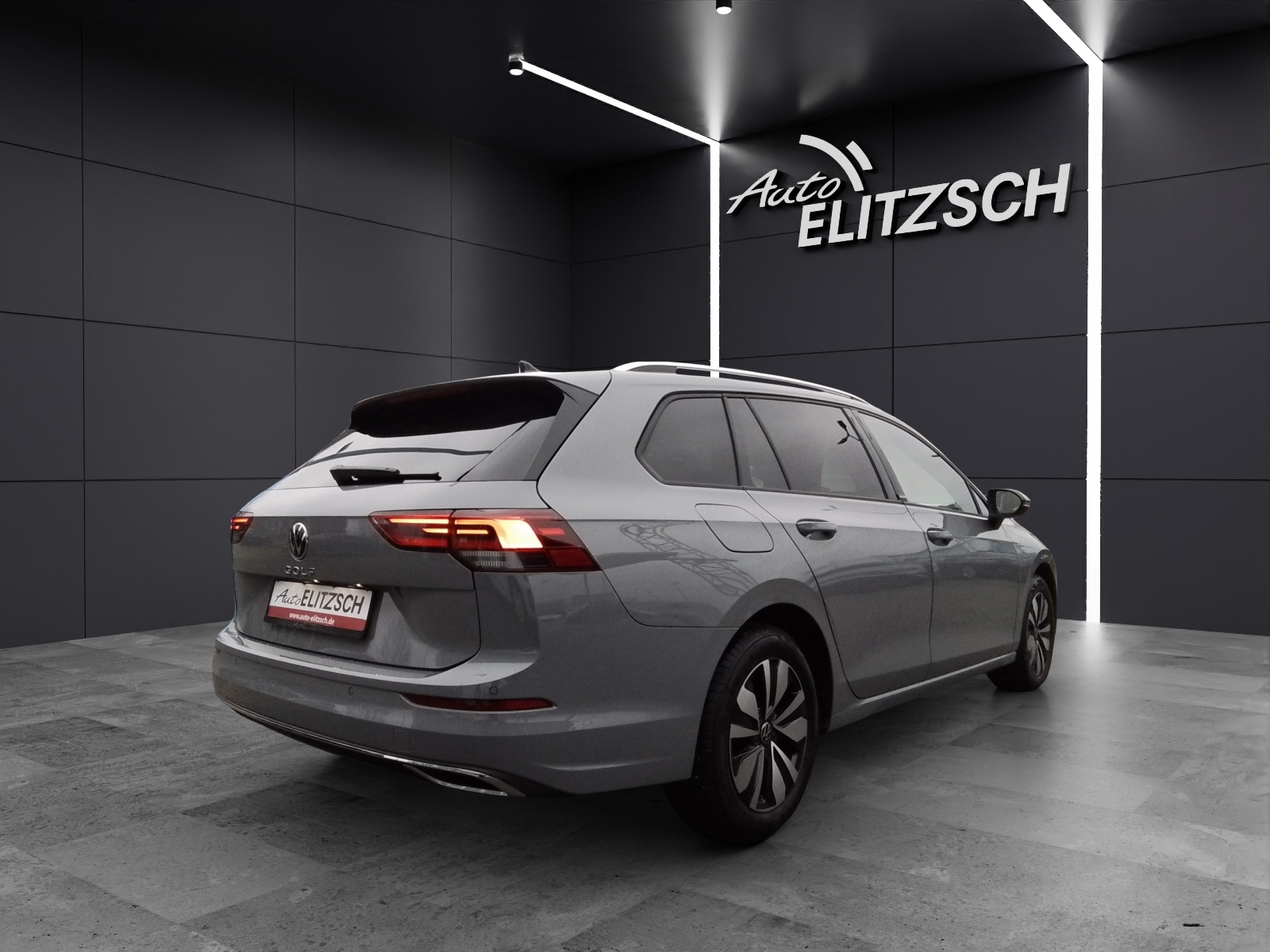 Fahrzeugabbildung Volkswagen Golf VIII Variant TSI Move LED ACC AID NAVI PDC SHZ LM