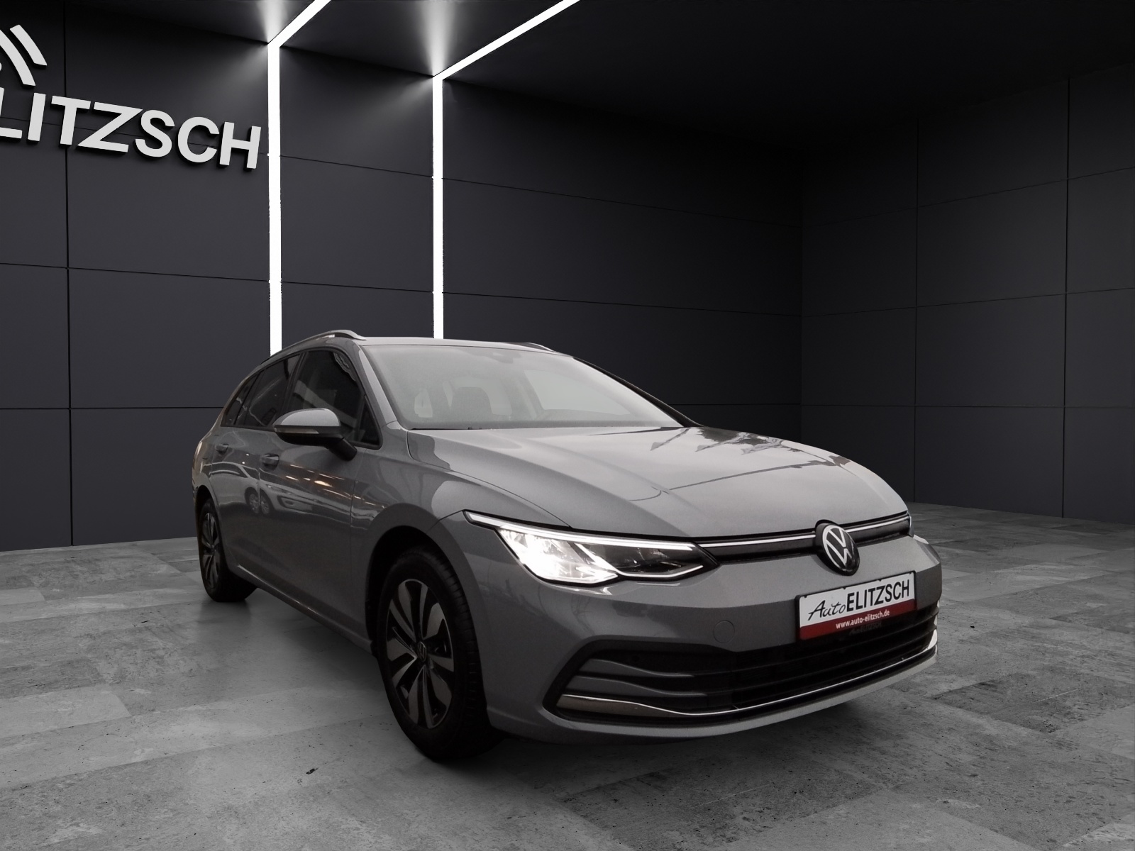 Fahrzeugabbildung Volkswagen Golf VIII Variant TSI Move LED ACC AID NAVI PDC SHZ LM