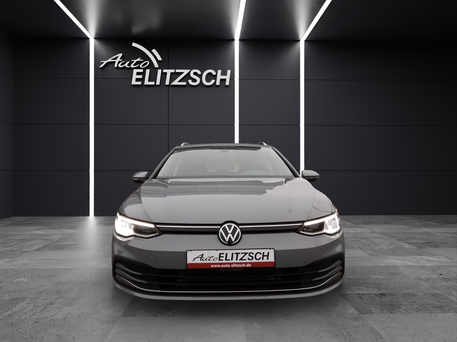 Fahrzeugabbildung Volkswagen Golf VIII Variant TSI Move LED ACC AID NAVI PDC SHZ LM