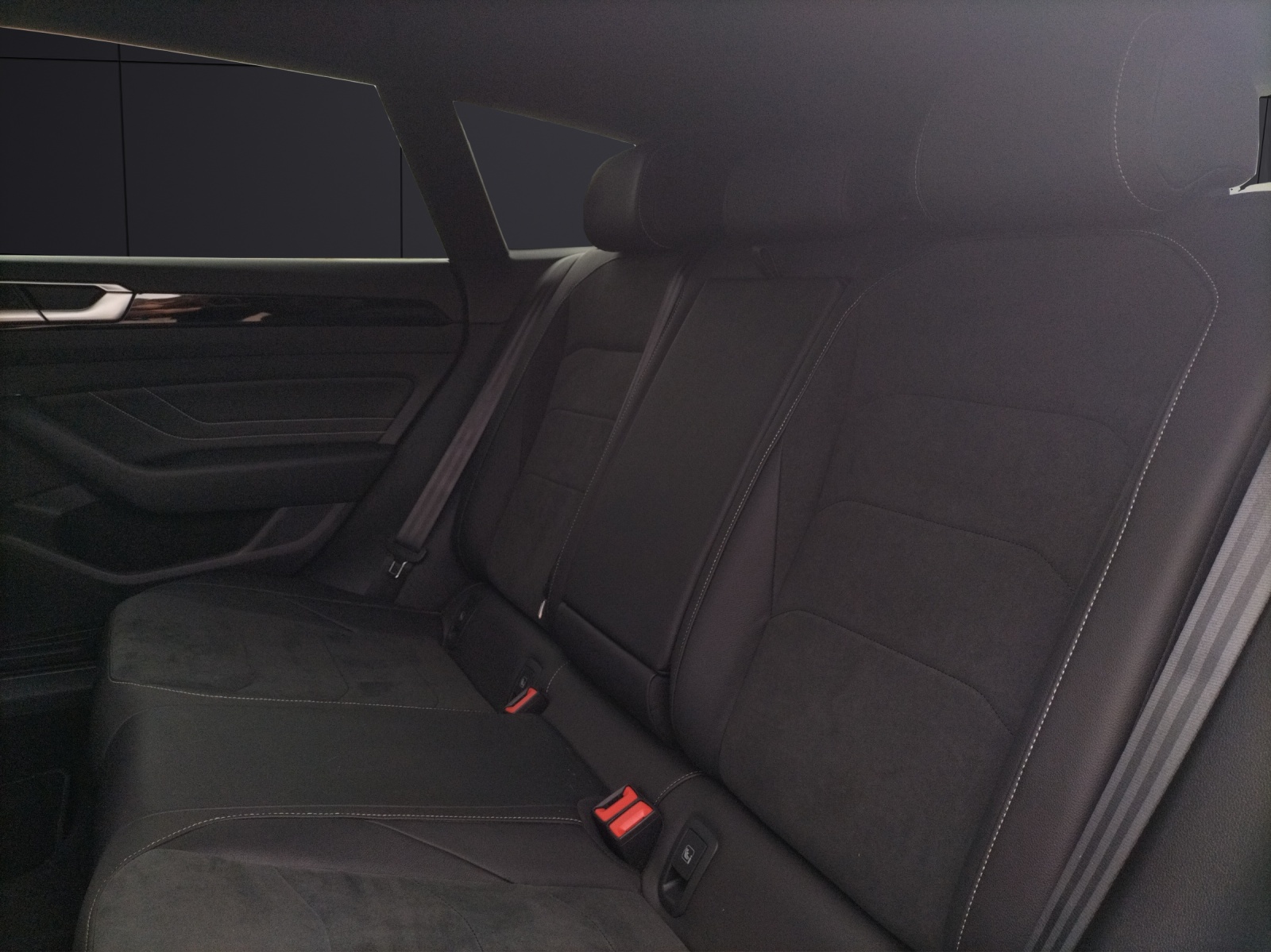 Fahrzeugabbildung Volkswagen Arteon SB TSI R-Line DSG Matrix AHK Navi AID ACC RFK SH