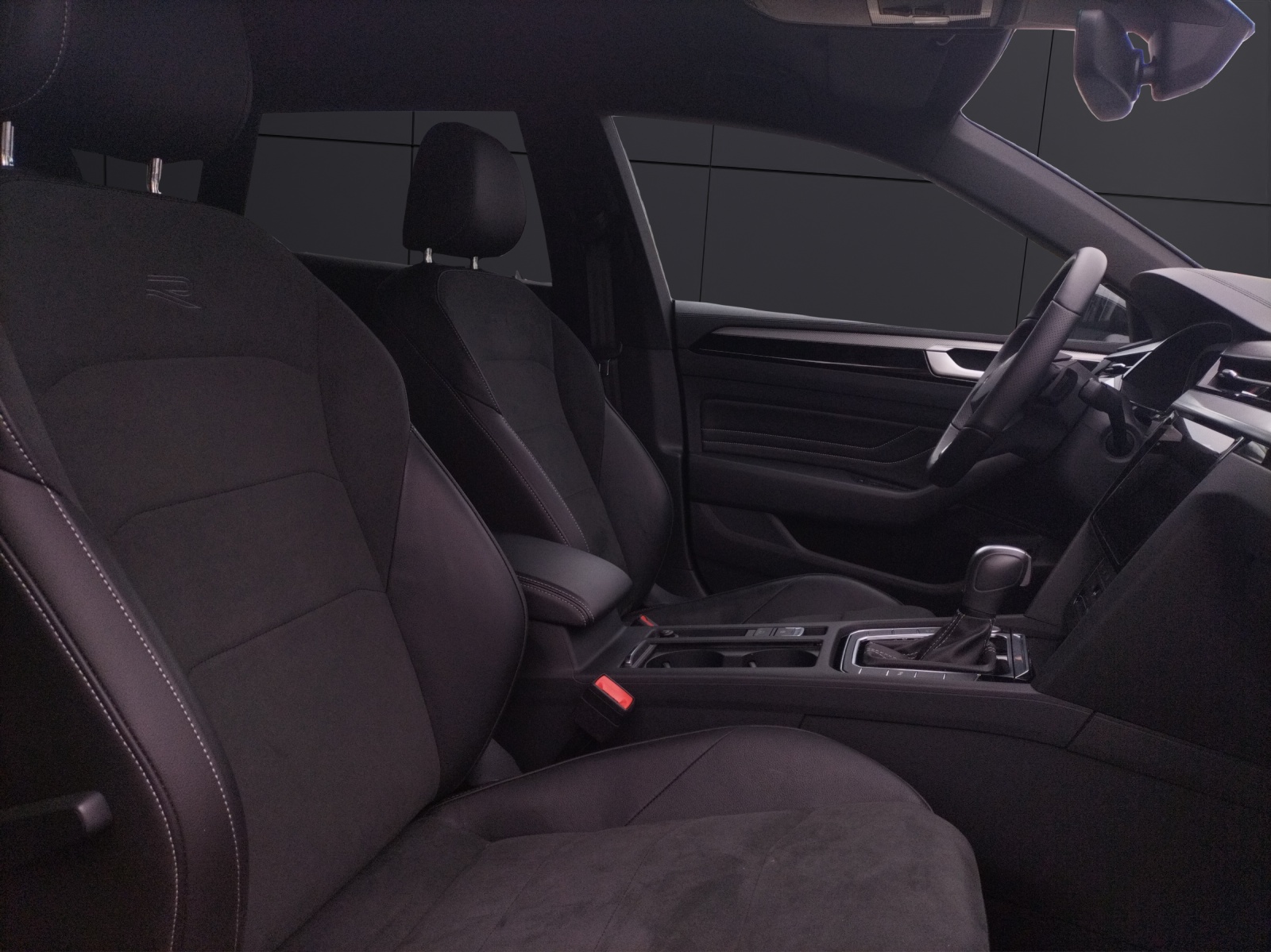 Fahrzeugabbildung Volkswagen Arteon SB TSI R-Line DSG Matrix AHK Navi AID ACC RFK SH