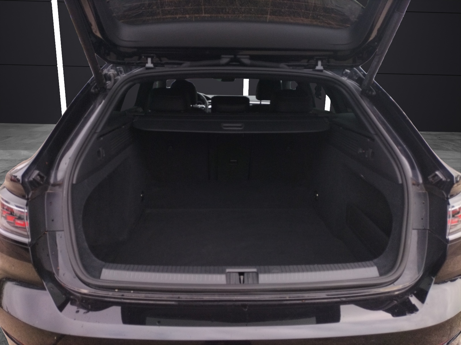 Fahrzeugabbildung Volkswagen Arteon SB TSI R-Line DSG Matrix AHK Navi AID ACC RFK SH