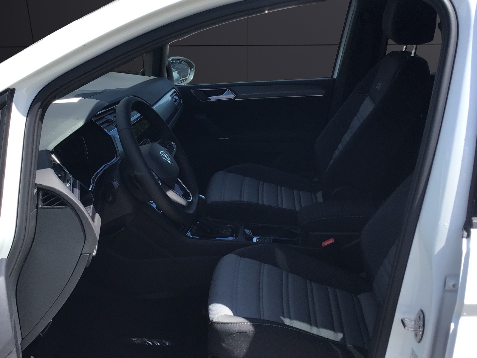 Fahrzeugabbildung Volkswagen Touran TSI R-Line Highline DSG LED ACC 18