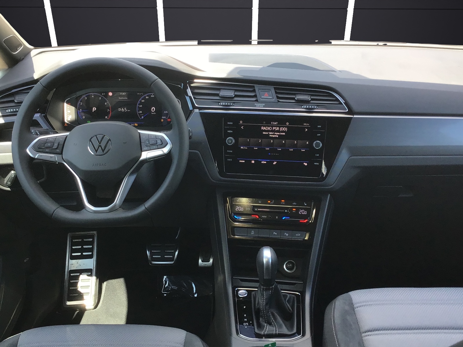 Fahrzeugabbildung Volkswagen Touran TSI R-Line Highline DSG LED ACC 18