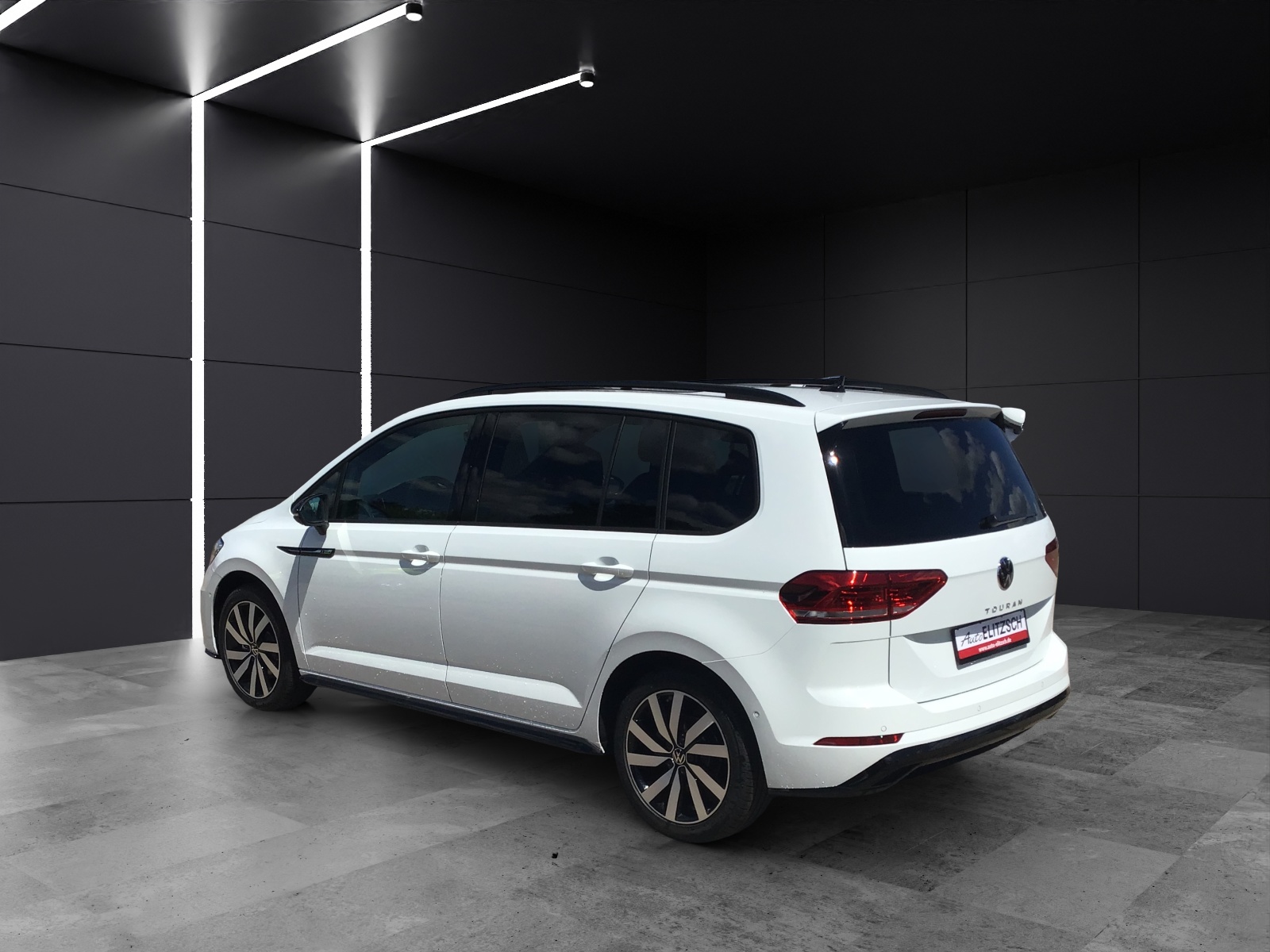 Fahrzeugabbildung Volkswagen Touran TSI R-Line Highline DSG LED ACC 18