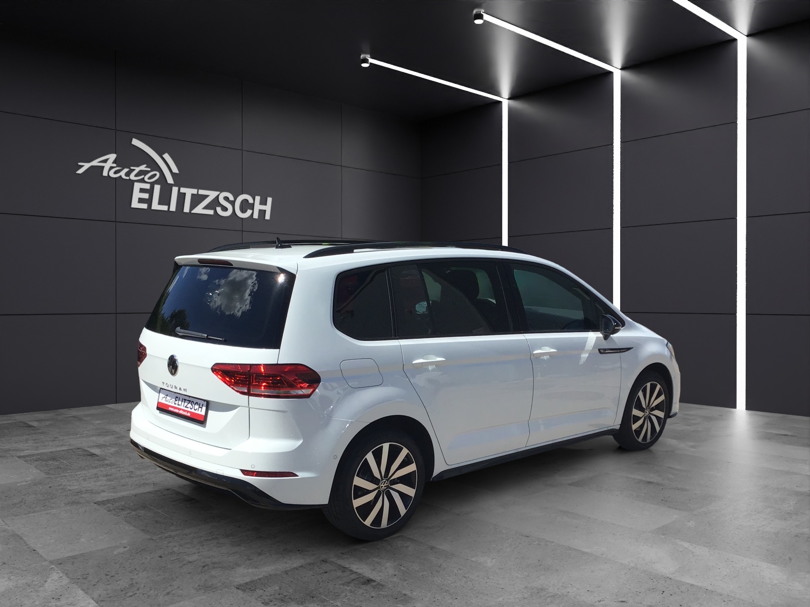 Fahrzeugabbildung Volkswagen Touran TSI R-Line Highline DSG LED ACC 18