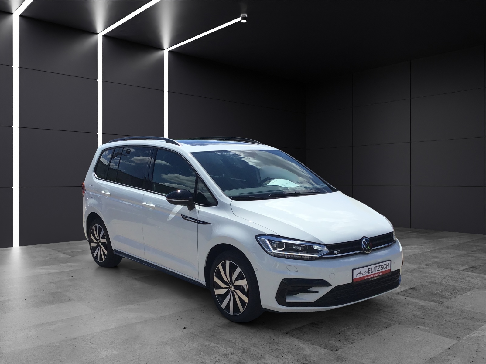 Fahrzeugabbildung Volkswagen Touran TSI R-Line Highline DSG LED ACC 18