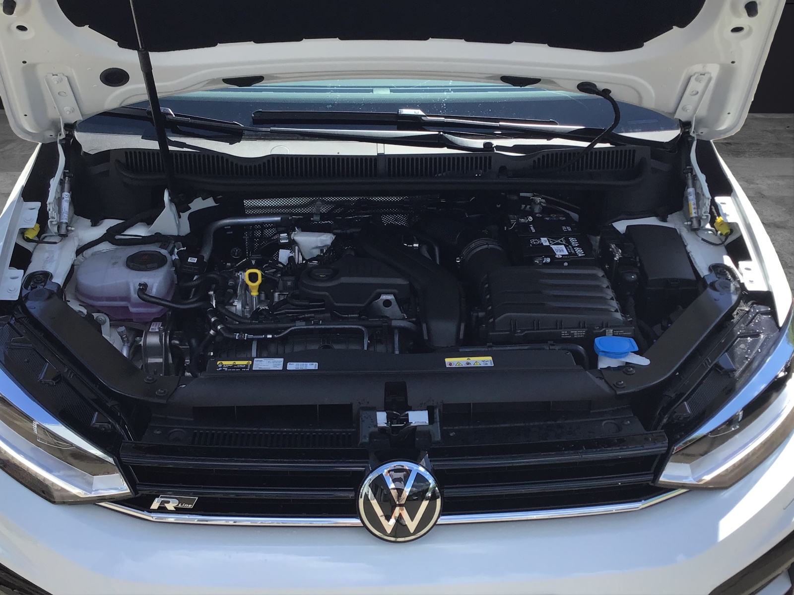 Fahrzeugabbildung Volkswagen Touran TSI R-Line Highline DSG LED ACC 18