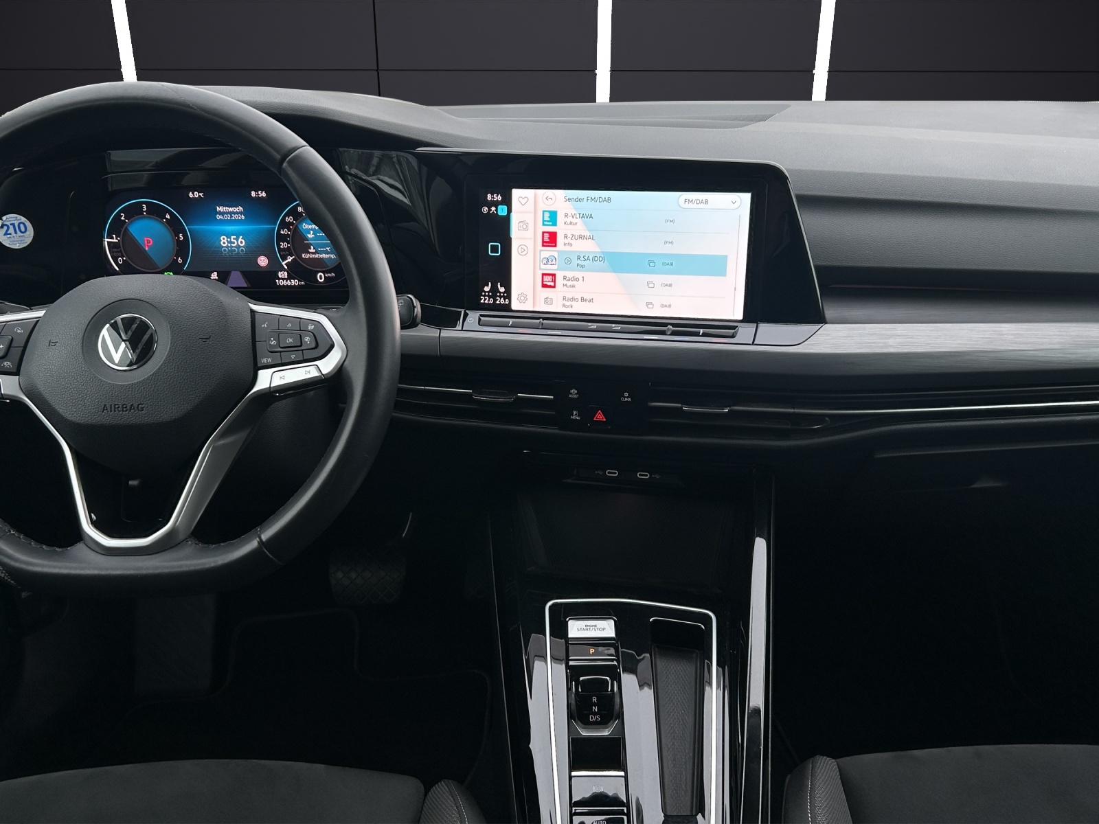 Fahrzeugabbildung Volkswagen Golf VIII Variant Style TDI DSG IQ.Light ACC SH HuD RearView WeConnect Navi Klima