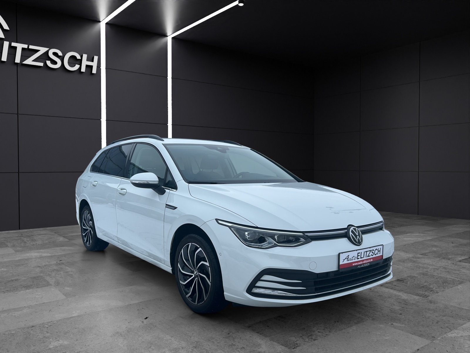 Fahrzeugabbildung Volkswagen Golf VIII Variant Style TDI DSG IQ.Light ACC SH HuD RearView WeConnect Navi Klima