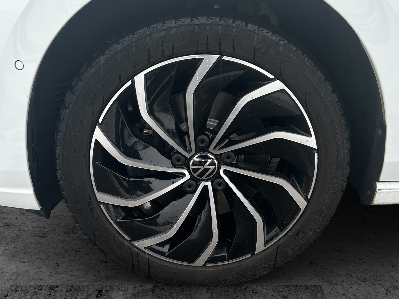 Fahrzeugabbildung Volkswagen Golf VIII Variant Style TDI DSG IQ.Light ACC SH HuD RearView WeConnect Navi Klima