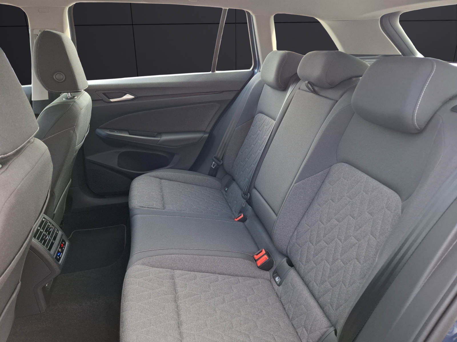 Fahrzeugabbildung Volkswagen Golf VIII Variant TSI Life Standhzg. LED Navi AID ACC RFK SH LM