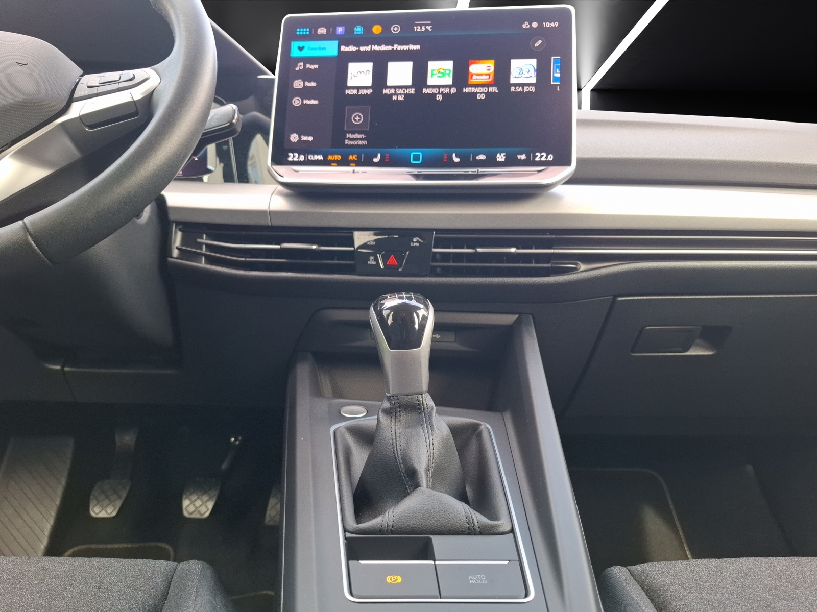 Fahrzeugabbildung Volkswagen Golf VIII Variant TSI Life Standhzg. LED Navi AID ACC RFK SH LM