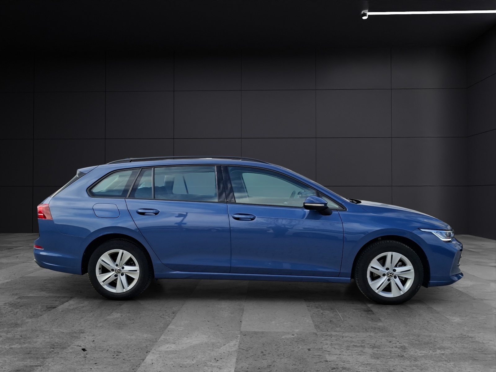 Fahrzeugabbildung Volkswagen Golf VIII Variant TSI Life Standhzg. LED Navi AID ACC RFK SH LM