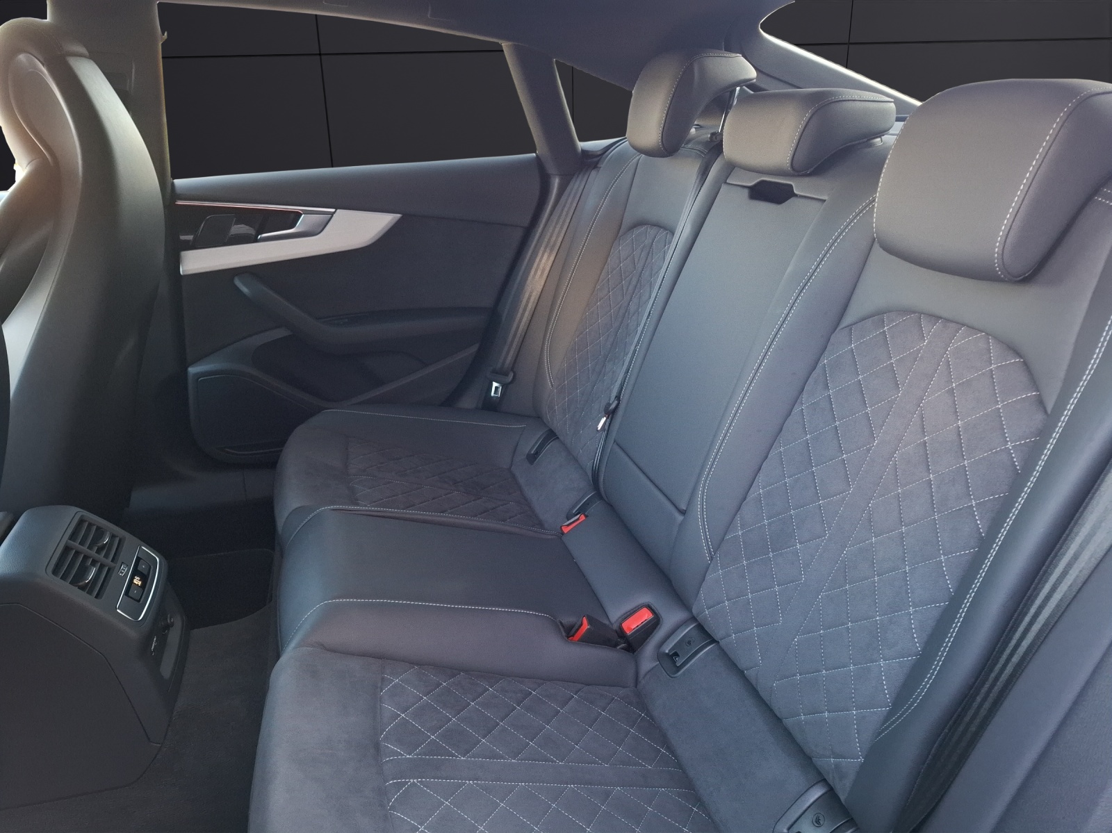 Fahrzeugabbildung Audi S5 Sportback TDI quattro S-tronic Matrix Navi S-Sitze AVC ACC RFK SHZ 20