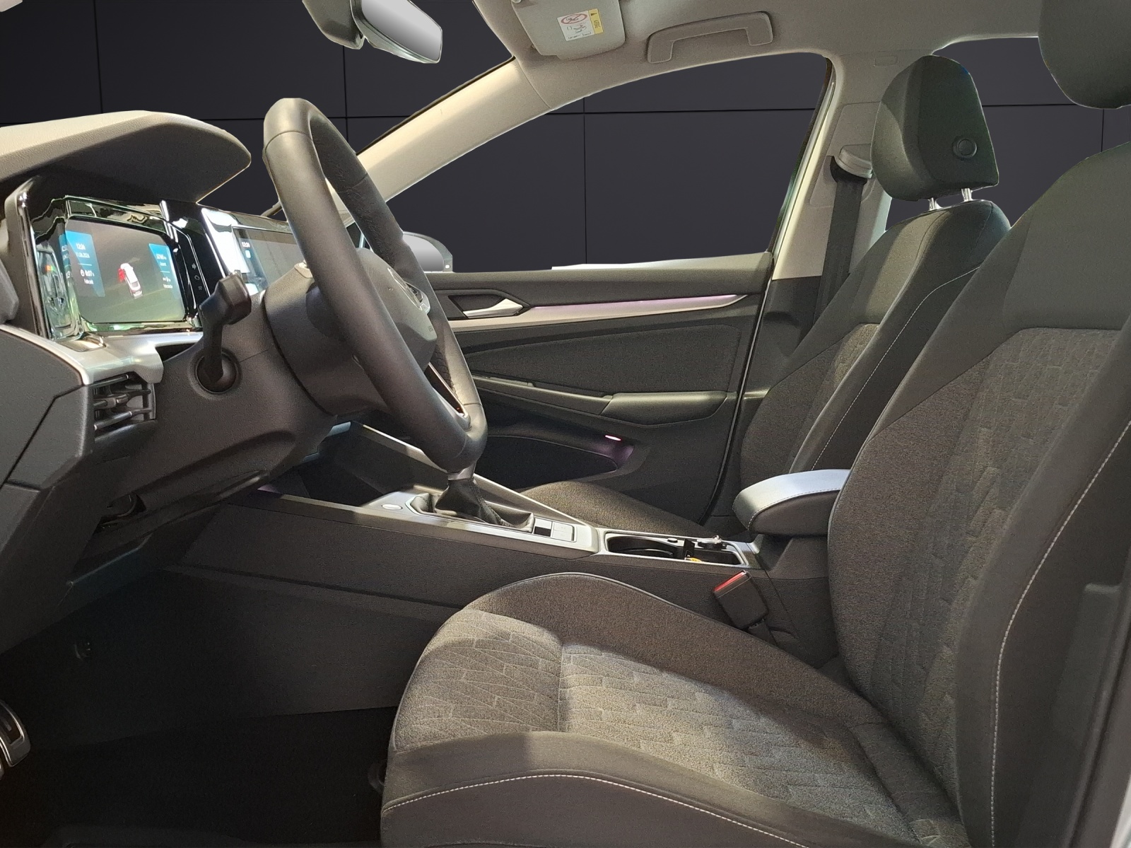 Fahrzeugabbildung Volkswagen Golf VIII Variant TSI Move Standhzg. LED AHK CarPlay AID ACC RFK SH