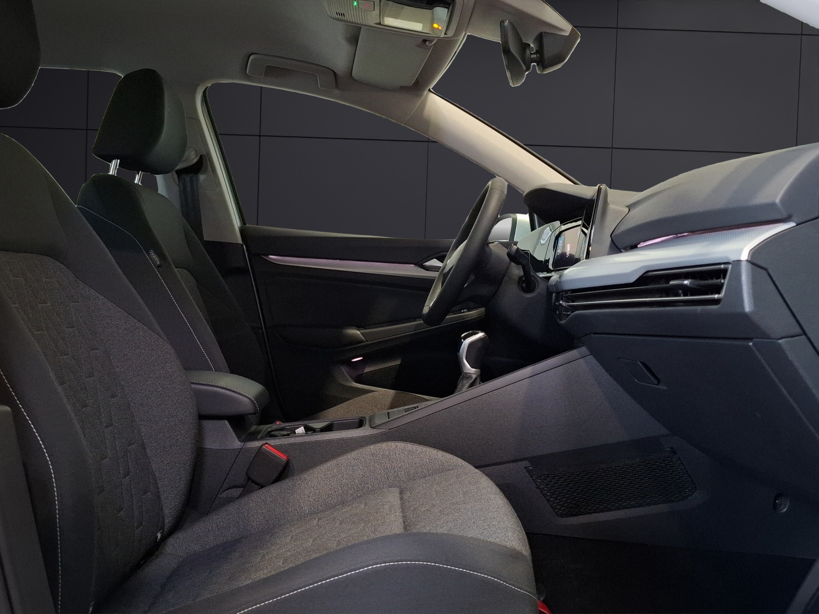 Fahrzeugabbildung Volkswagen Golf VIII Variant TSI Move Standhzg. LED AHK CarPlay AID ACC RFK SH