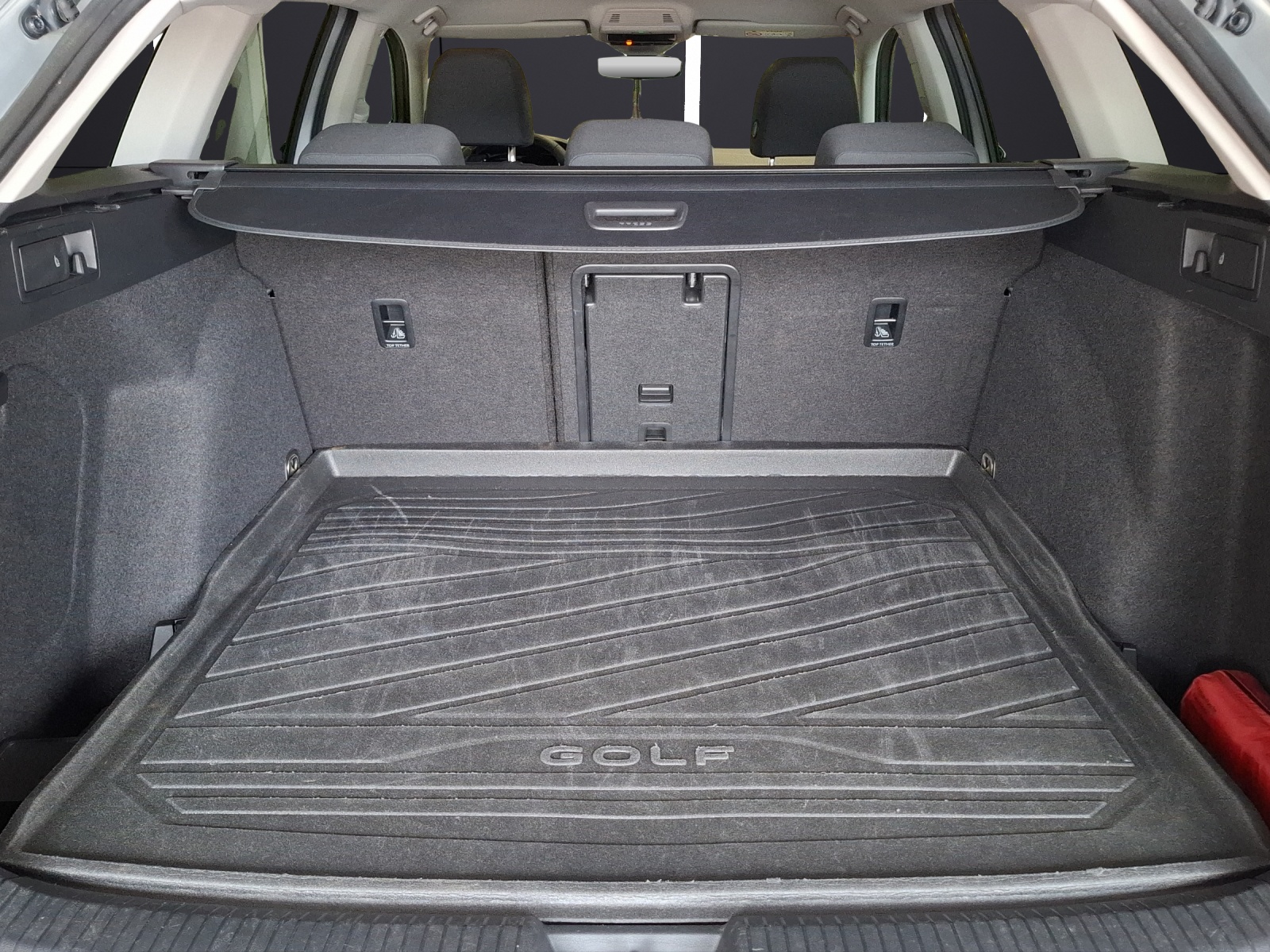 Fahrzeugabbildung Volkswagen Golf VIII Variant TSI Move Standhzg. LED AHK CarPlay AID ACC RFK SH
