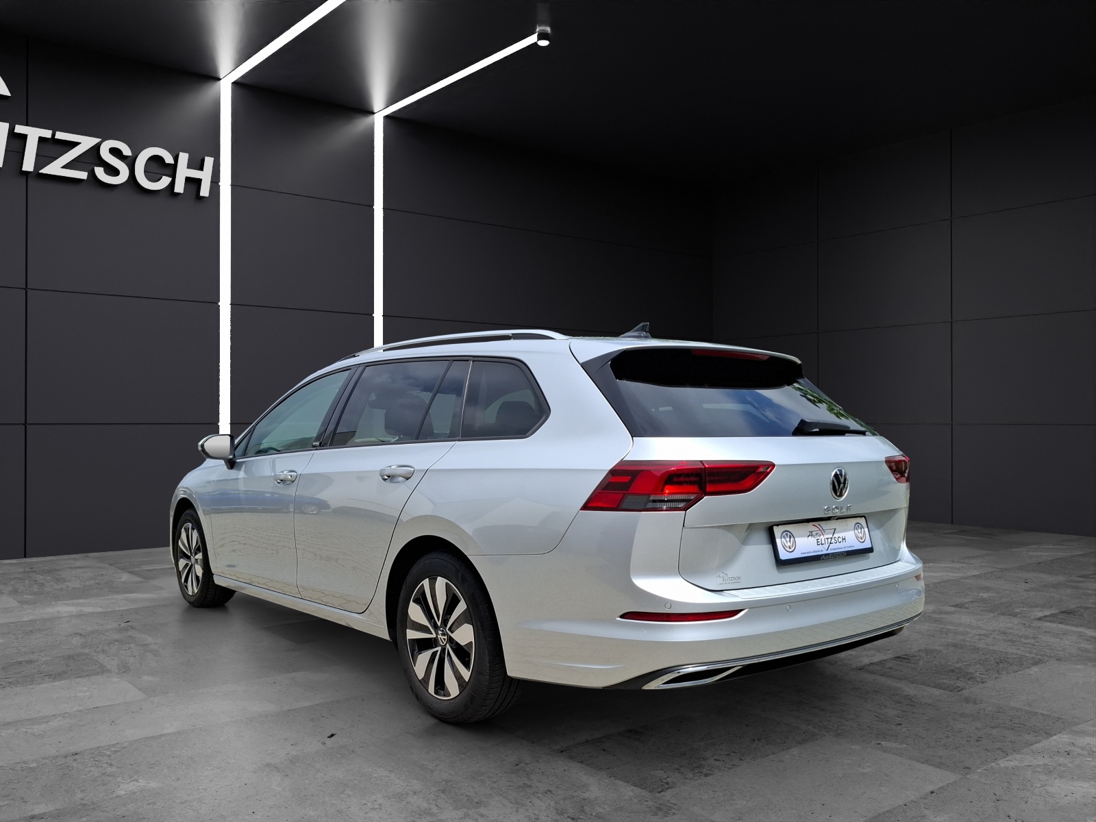 Fahrzeugabbildung Volkswagen Golf VIII Variant TSI Move Standhzg. LED AHK CarPlay AID ACC RFK SH