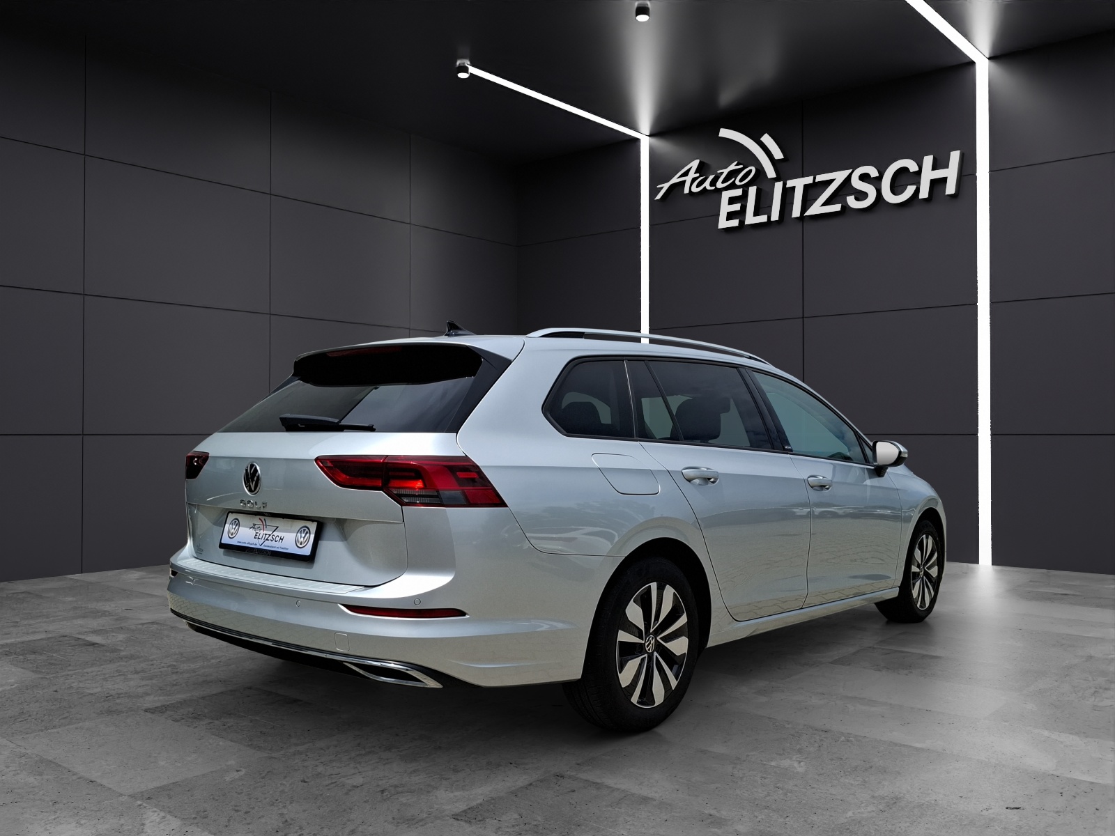 Fahrzeugabbildung Volkswagen Golf VIII Variant TSI Move Standhzg. LED AHK CarPlay AID ACC RFK SH