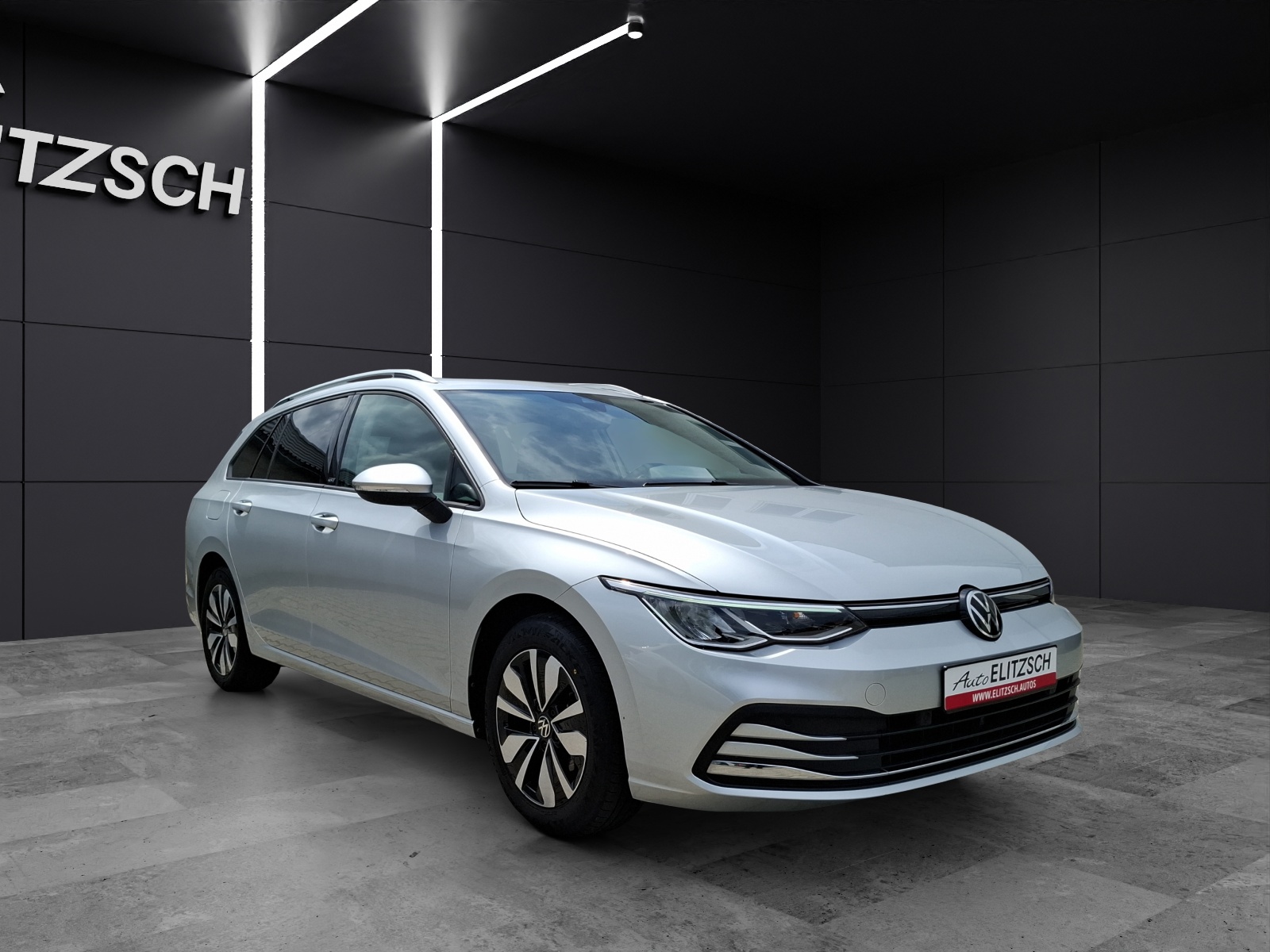 Fahrzeugabbildung Volkswagen Golf VIII Variant TSI Move Standhzg. LED AHK CarPlay AID ACC RFK SH