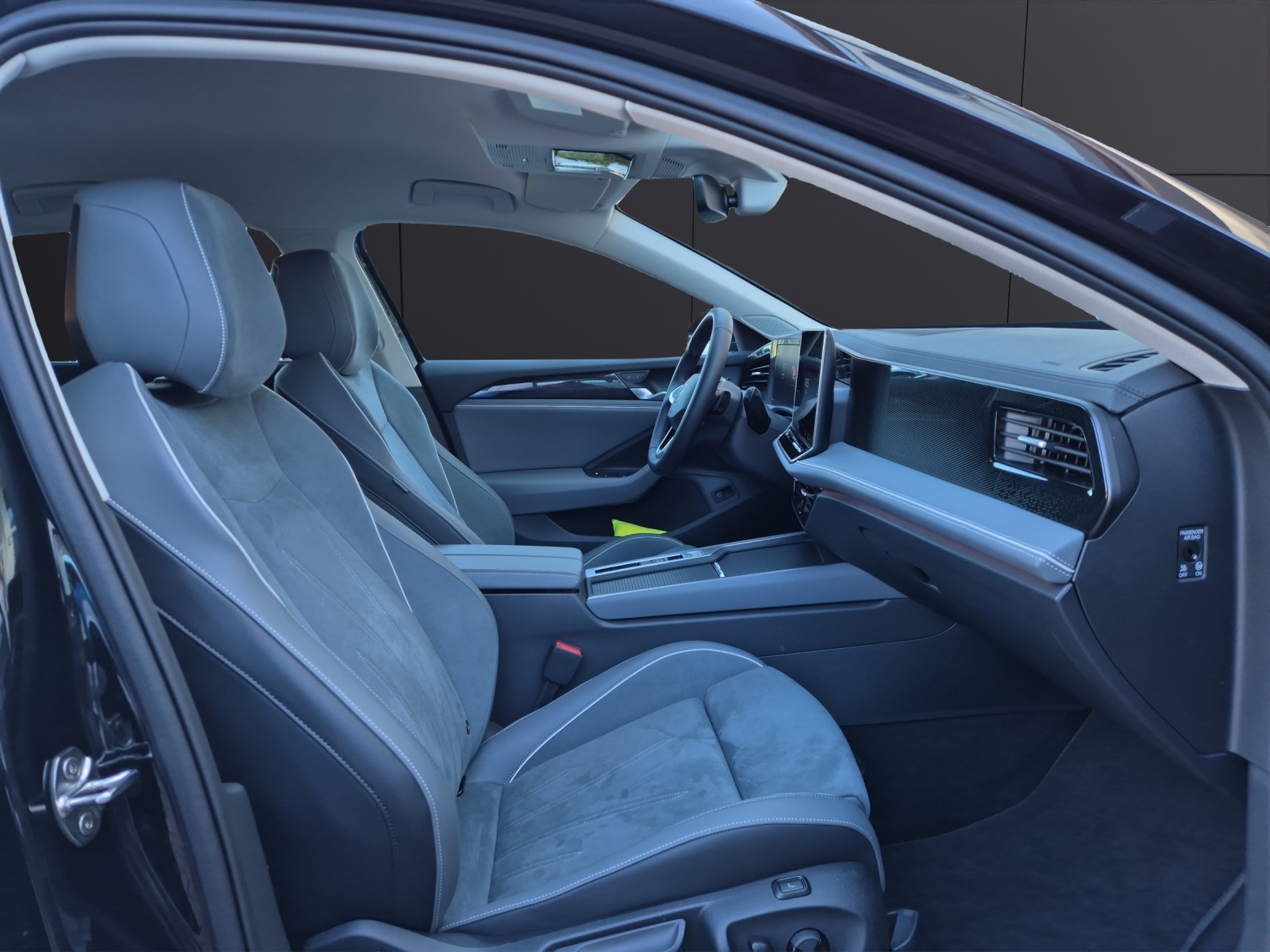 Fahrzeugabbildung Volkswagen Passat eTSI Business DSG LED AHK RFK Navi AID ACC