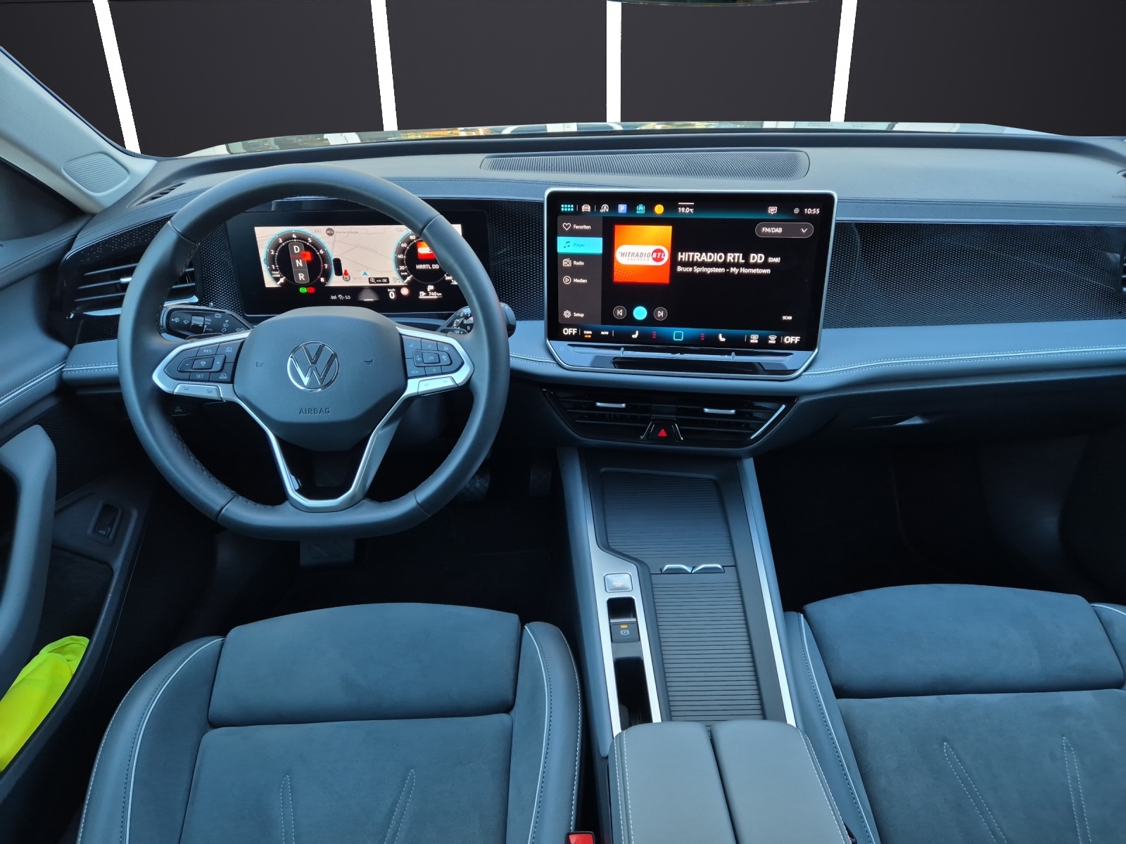Fahrzeugabbildung Volkswagen Passat eTSI Business DSG LED AHK RFK Navi AID ACC