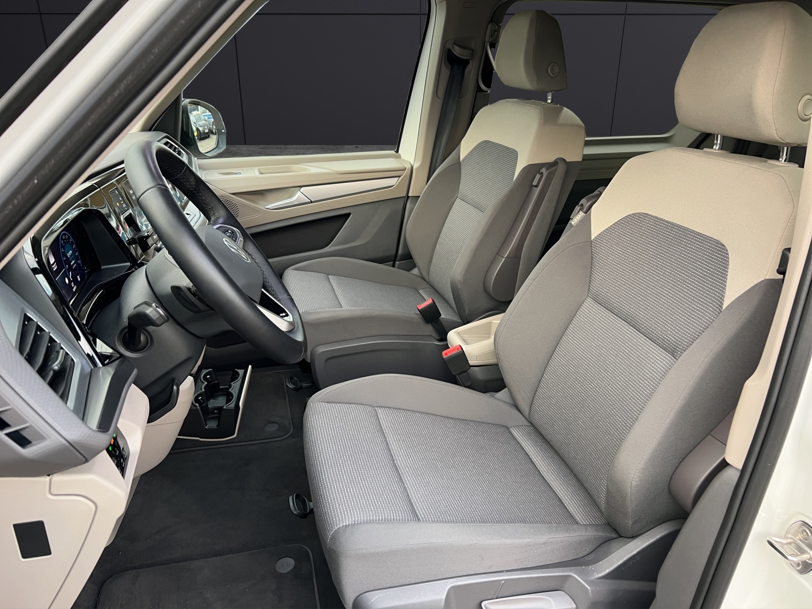 Fahrzeugabbildung Volkswagen T7 Multivan TDI DSG LÜ LED 7-SITZER NAVI