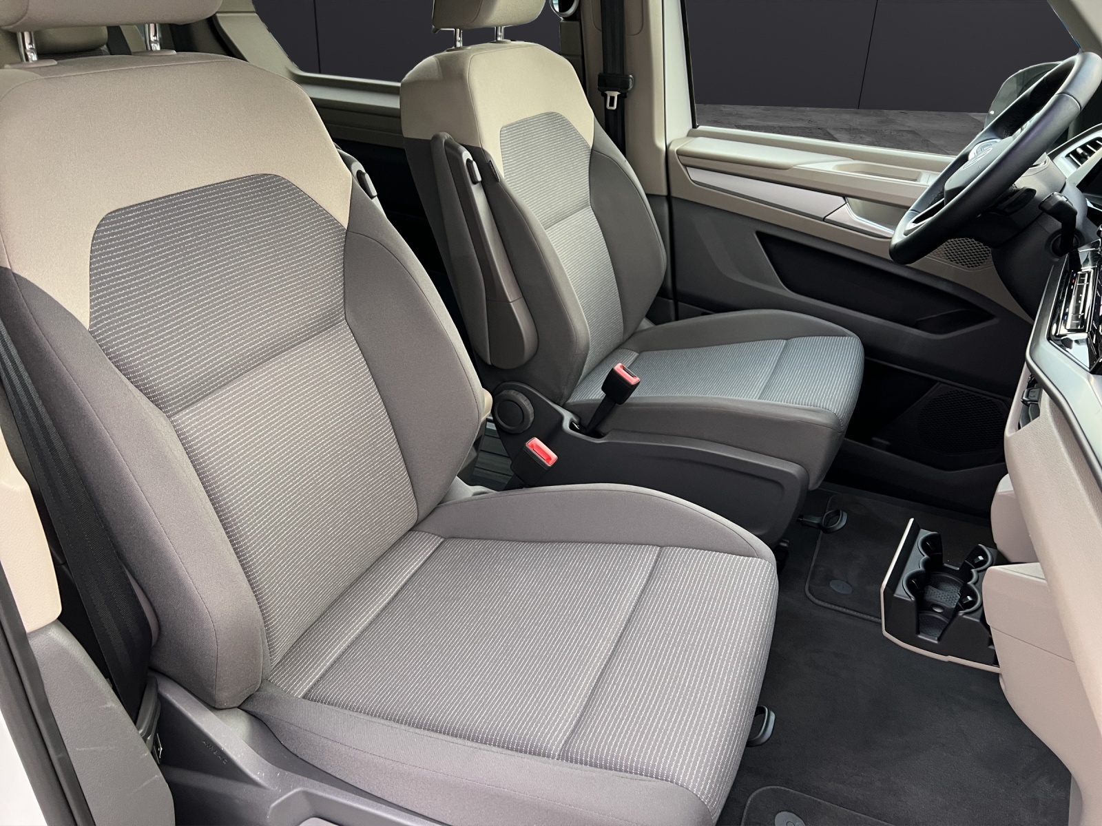 Fahrzeugabbildung Volkswagen T7 Multivan TDI DSG LÜ LED 7-SITZER NAVI