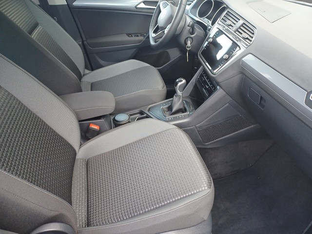Fahrzeugabbildung Volkswagen Tiguan TSI Active LED Navi ACC RFK SH 18