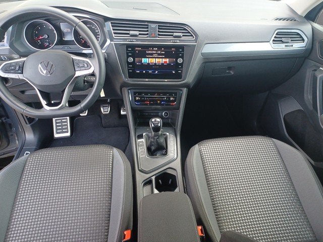 Fahrzeugabbildung Volkswagen Tiguan TSI Active LED Navi ACC RFK SH 18