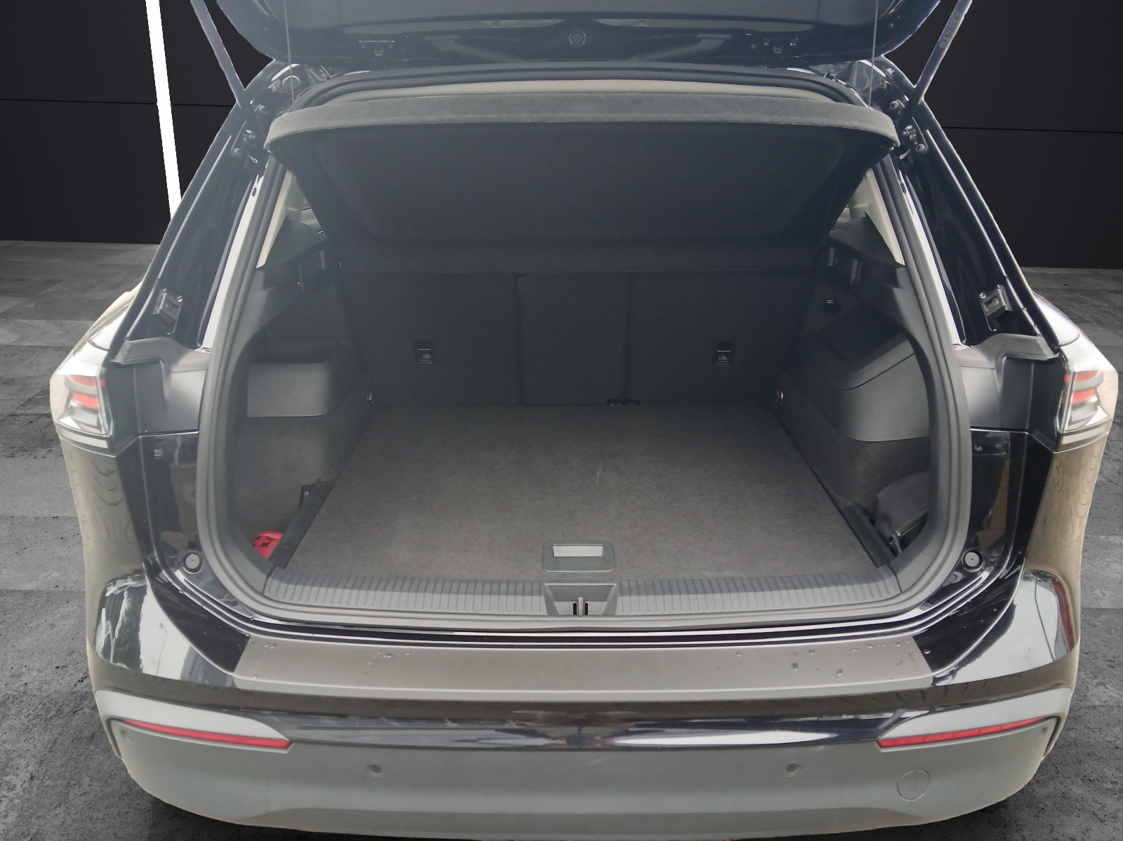 Fahrzeugabbildung Volkswagen Tiguan eTSI Life DSG LED AHK Navi AID ACC RFK SH