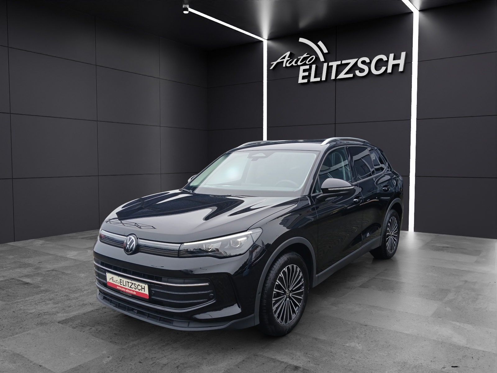 Fahrzeugabbildung Volkswagen Tiguan eTSI Life DSG LED AHK Navi AID ACC RFK SH