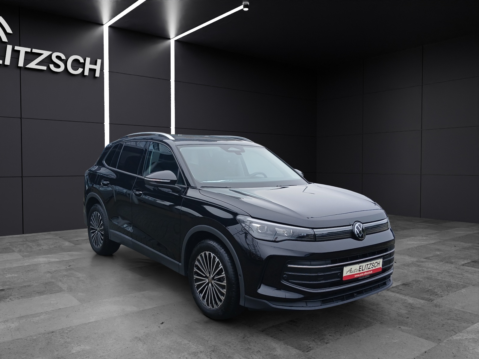 Fahrzeugabbildung Volkswagen Tiguan eTSI Life DSG LED AHK Navi AID ACC RFK SH