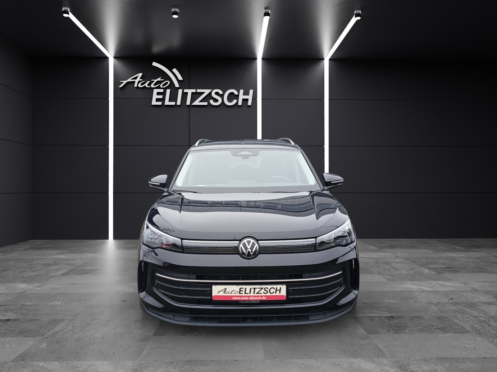 Fahrzeugabbildung Volkswagen Tiguan eTSI Life DSG LED AHK Navi AID ACC RFK SH