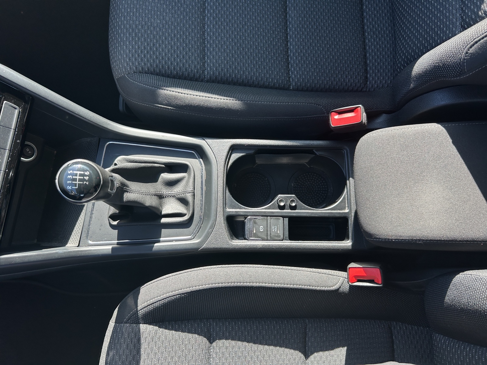 Fahrzeugabbildung Volkswagen Touran Comfortline TSI ACC AHK 7-Sitzer PDC Navi Klima