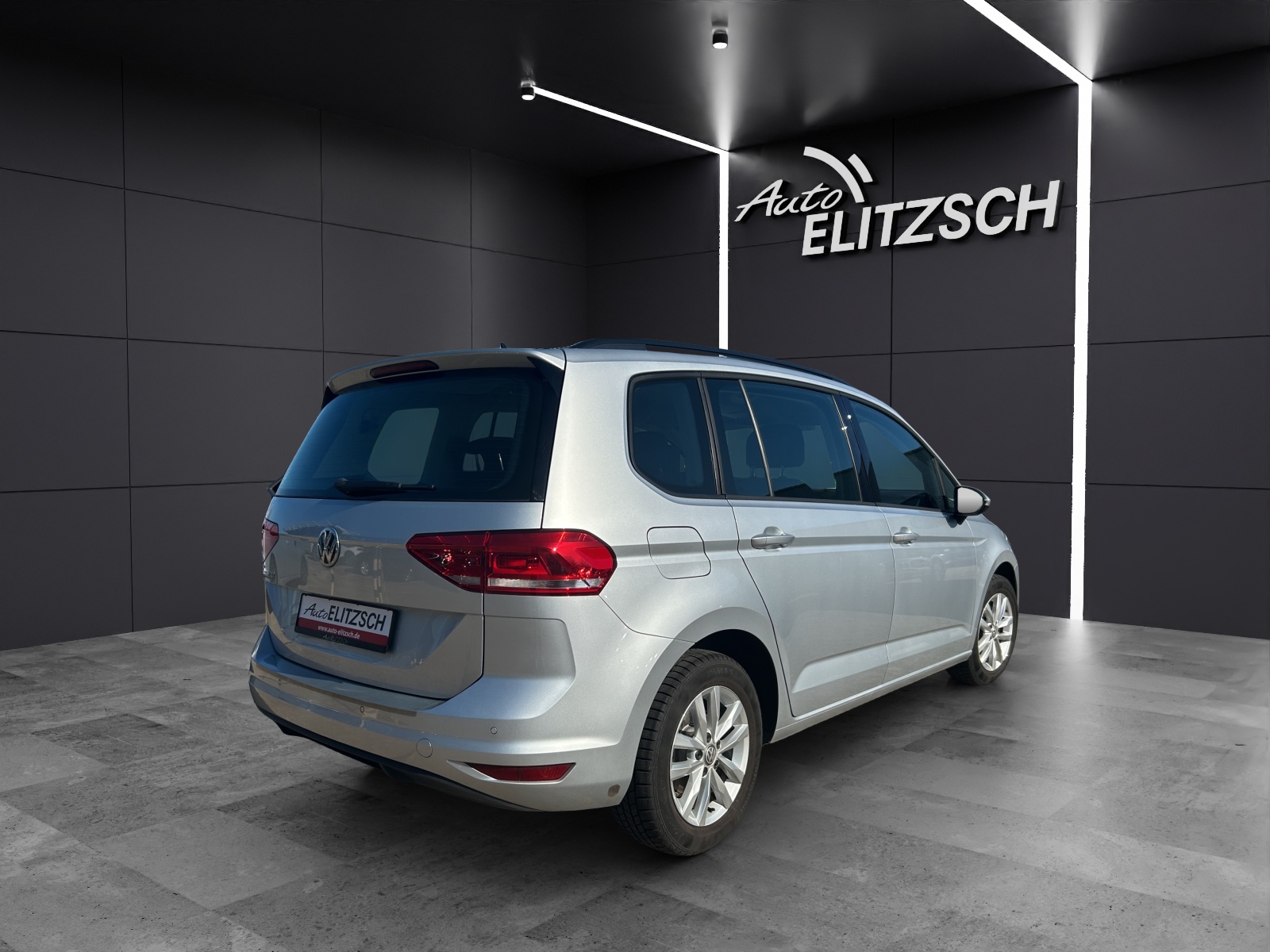Fahrzeugabbildung Volkswagen Touran Comfortline TSI ACC AHK 7-Sitzer PDC Navi Klima
