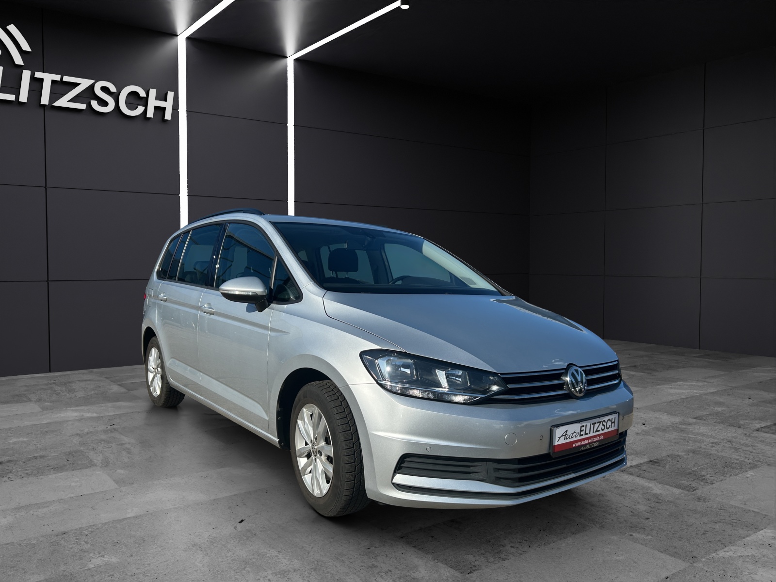 Fahrzeugabbildung Volkswagen Touran Comfortline TSI ACC AHK 7-Sitzer PDC Navi Klima