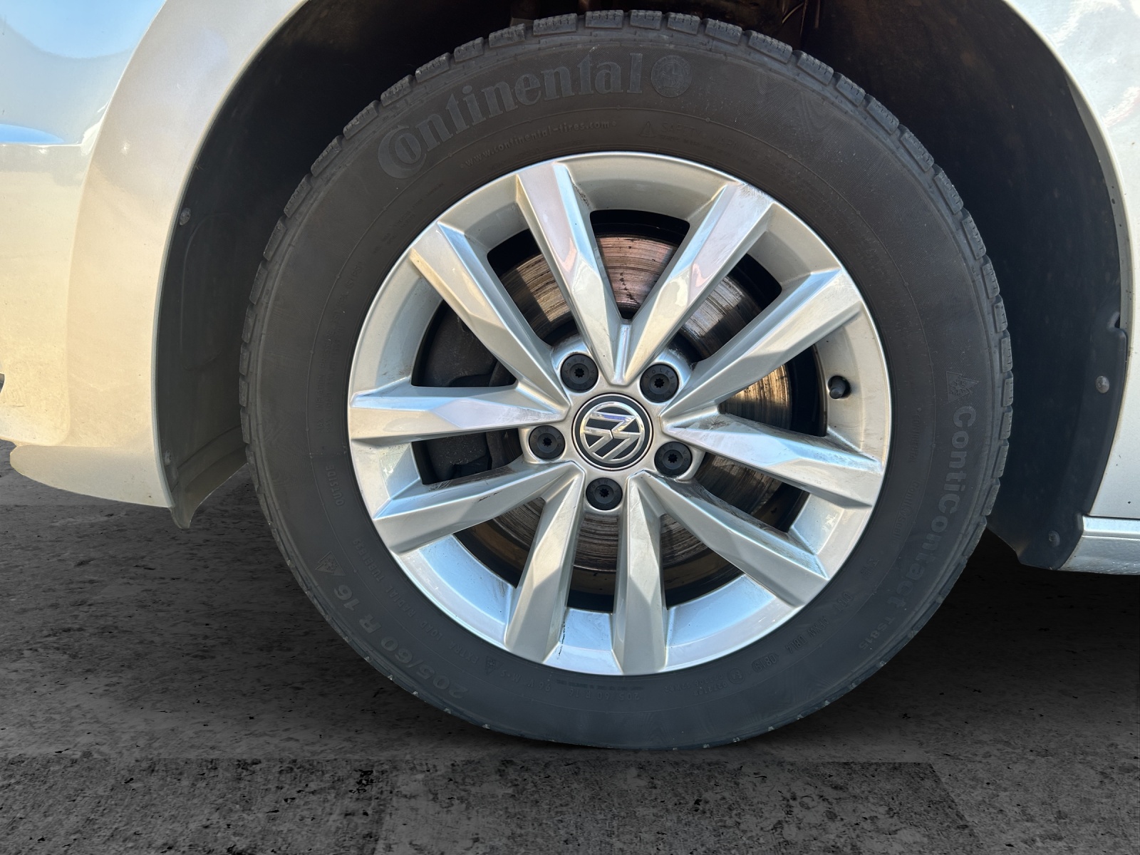 Fahrzeugabbildung Volkswagen Touran Comfortline TSI ACC AHK 7-Sitzer PDC Navi Klima