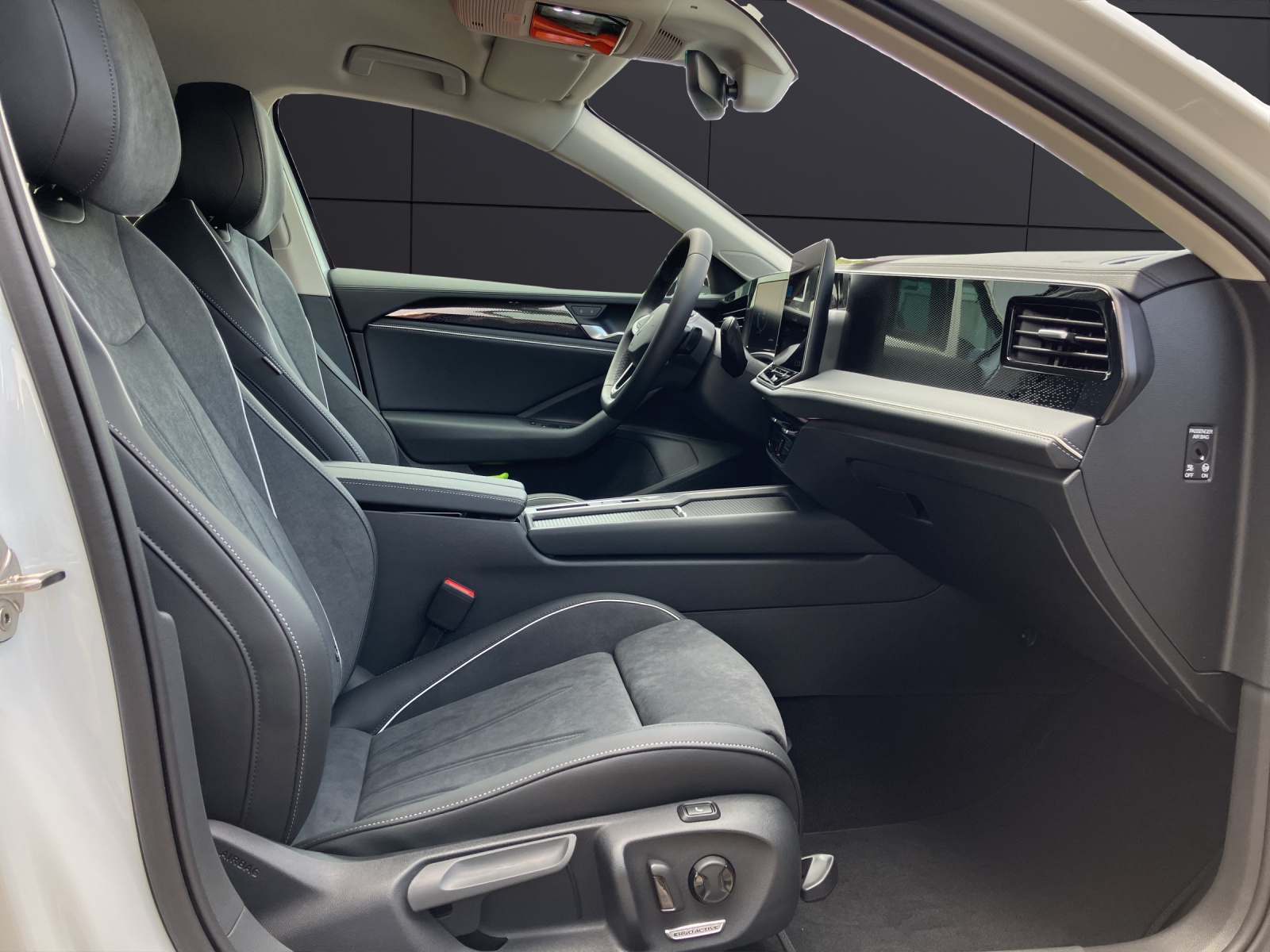 Fahrzeugabbildung Volkswagen Passat Variant 2.0 TDI 90 kW Business LED DSG DAB+ ACC