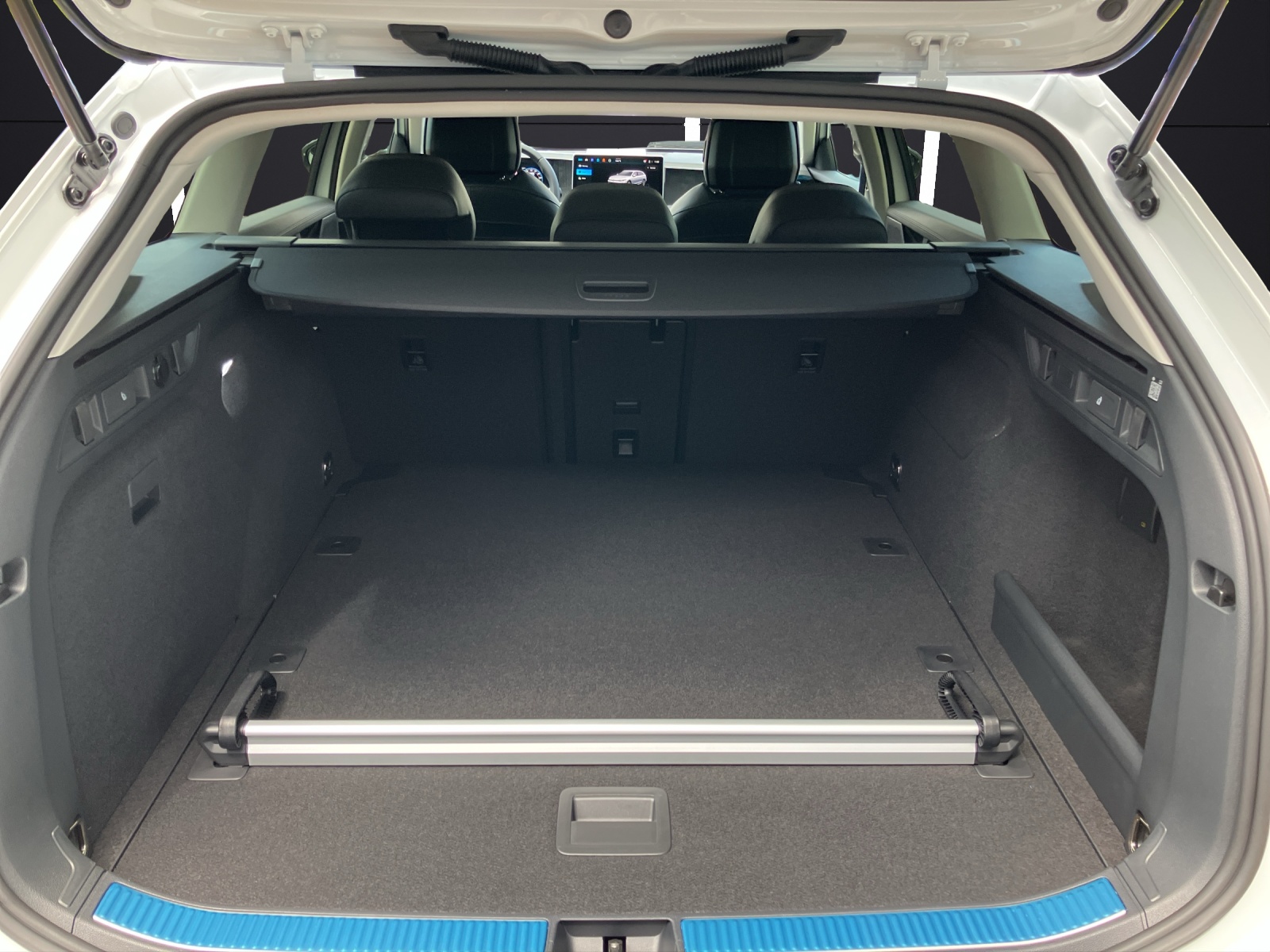 Fahrzeugabbildung Volkswagen Passat Variant 2.0 TDI 90 kW Business LED DSG DAB+ ACC