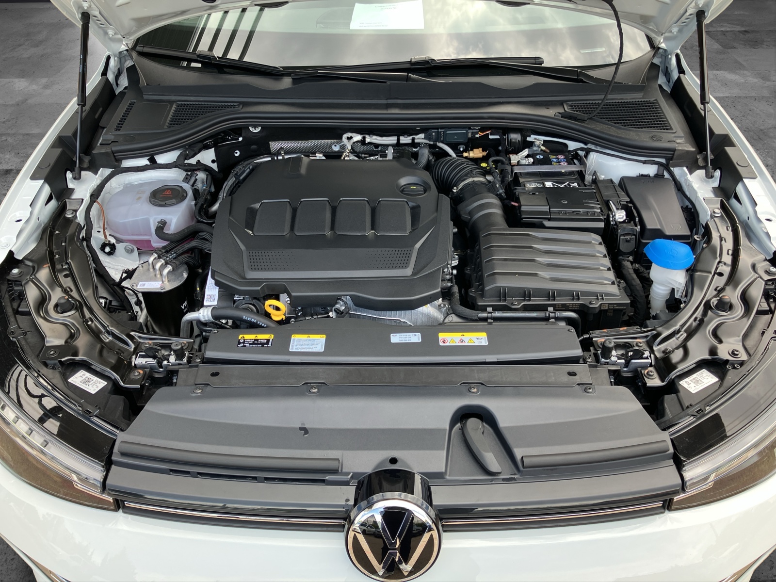 Fahrzeugabbildung Volkswagen Passat Variant 2.0 TDI 90 kW Business LED DSG DAB+ ACC