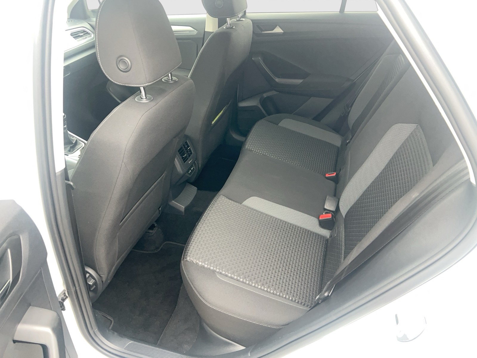 Fahrzeugabbildung Volkswagen T-Roc Active NAVI SHZ PDC App-Connect