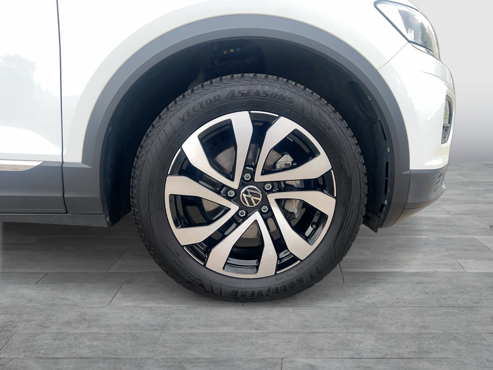 Fahrzeugabbildung Volkswagen T-Roc Active NAVI SHZ PDC App-Connect